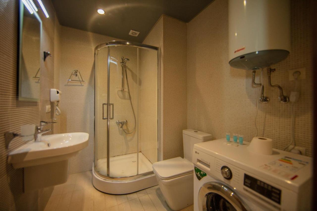Tower Apartments Batoumi Extérieur photo