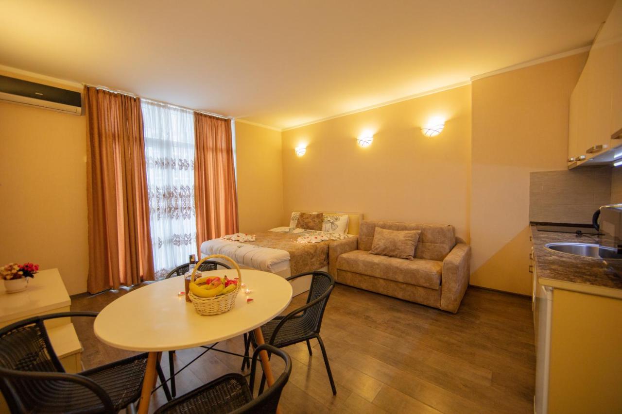 Tower Apartments Batoumi Extérieur photo
